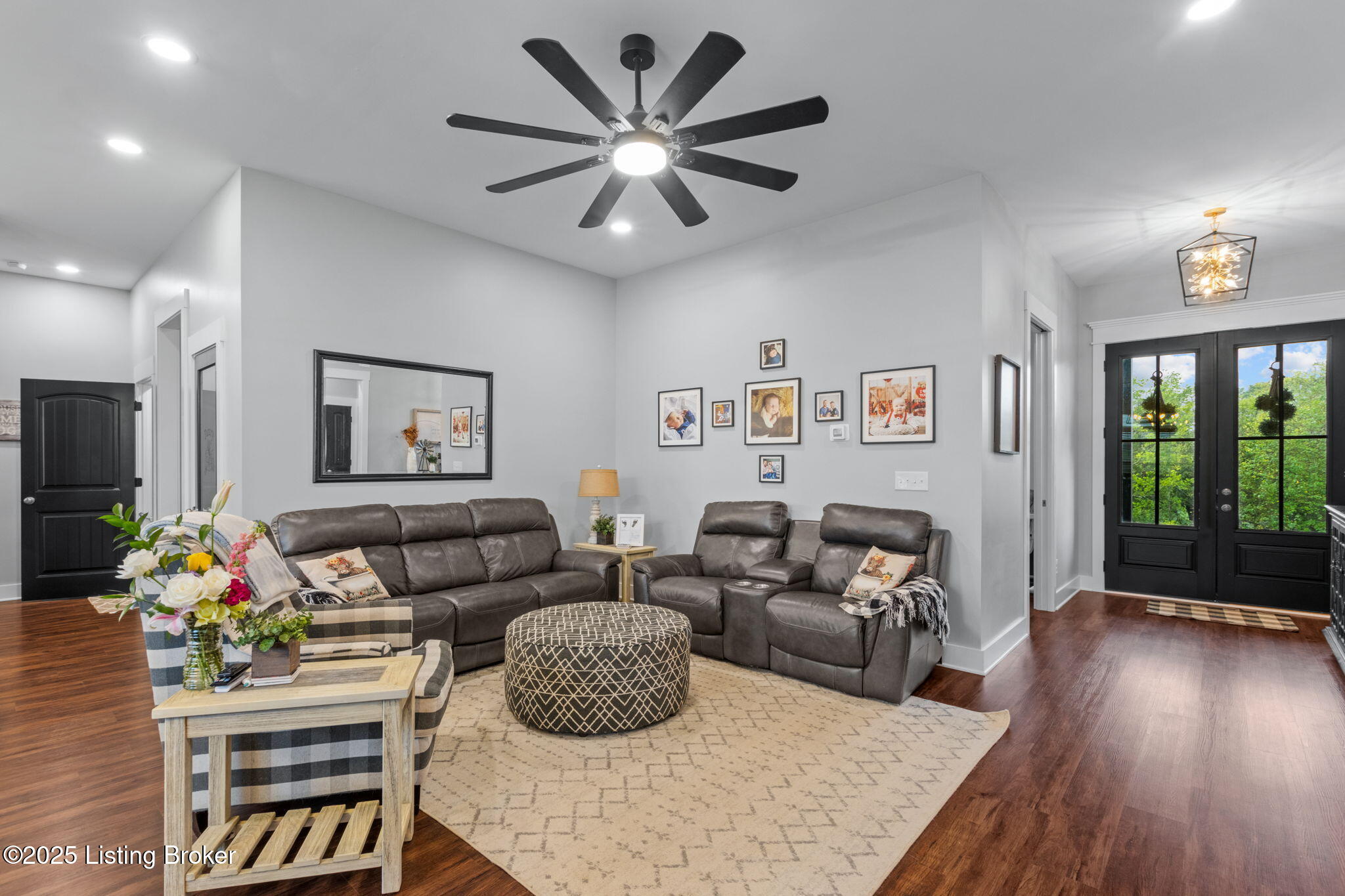 552 Crafton Dr