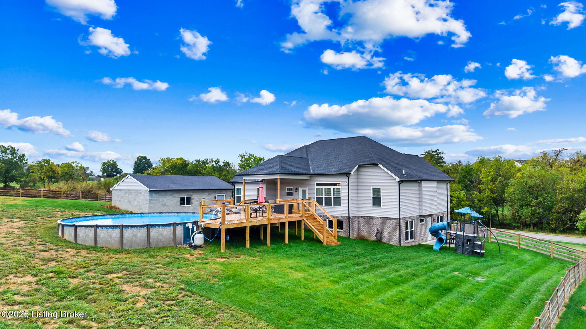 552 Crafton Dr