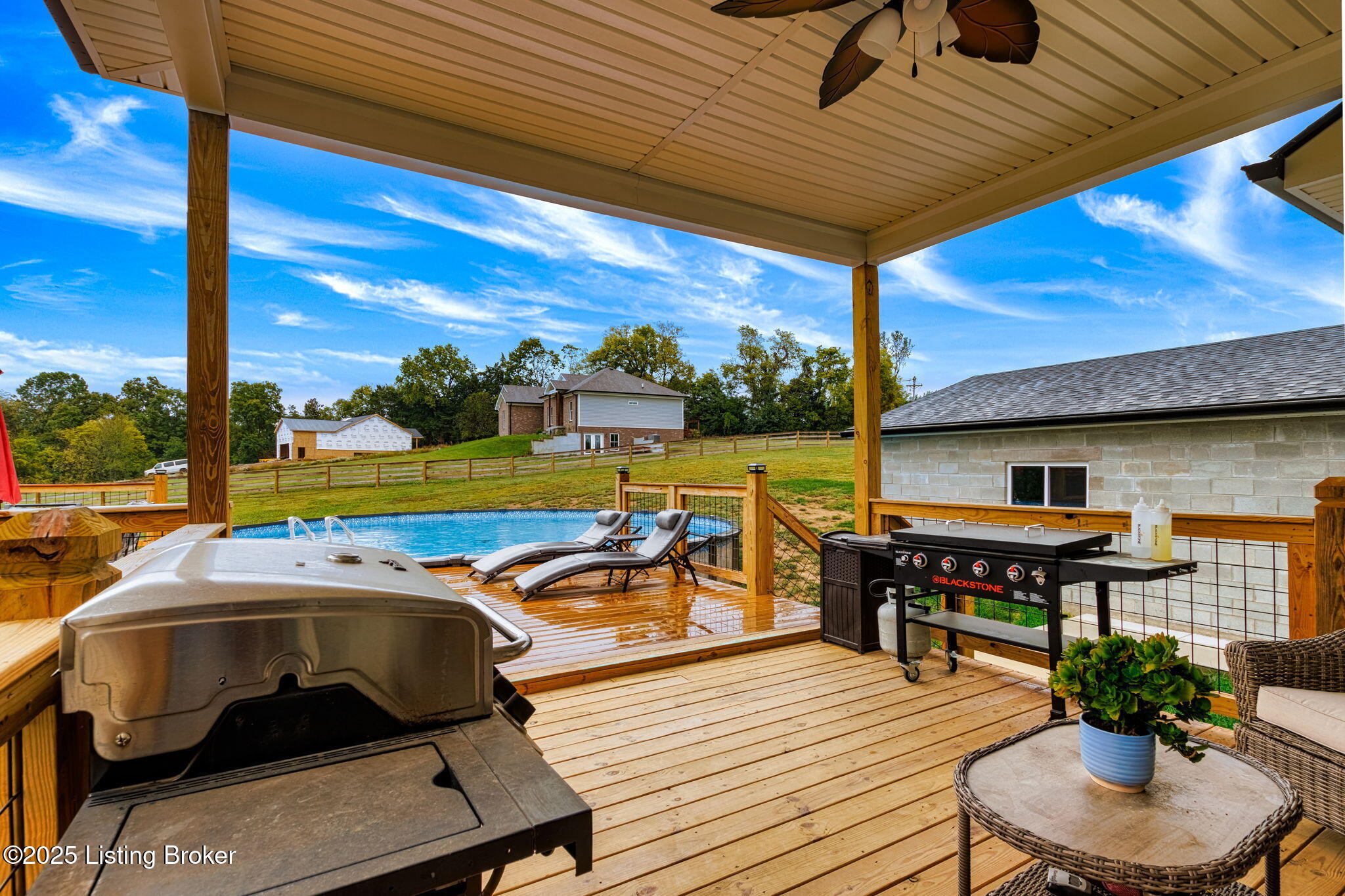 552 Crafton Dr