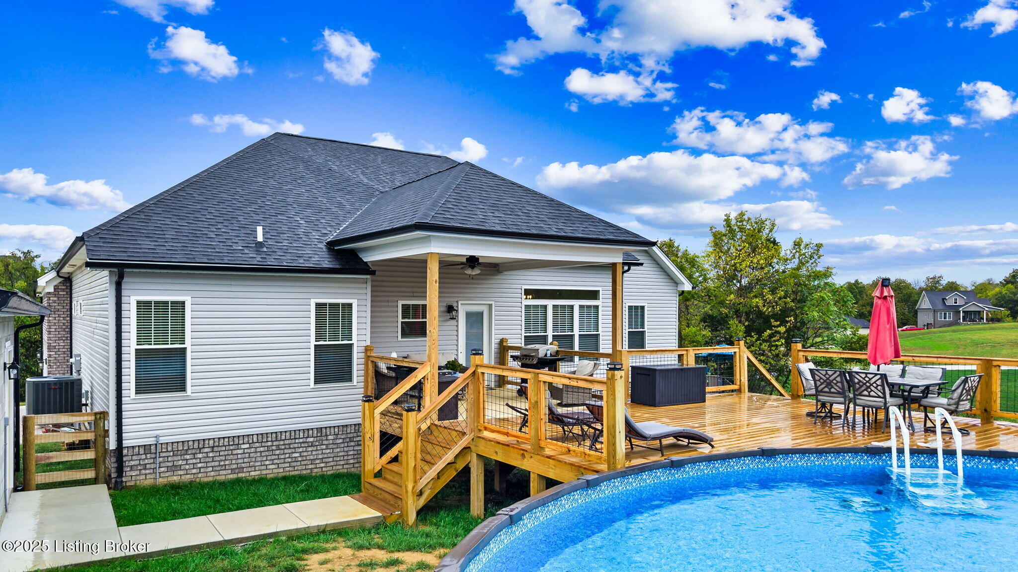552 Crafton Dr