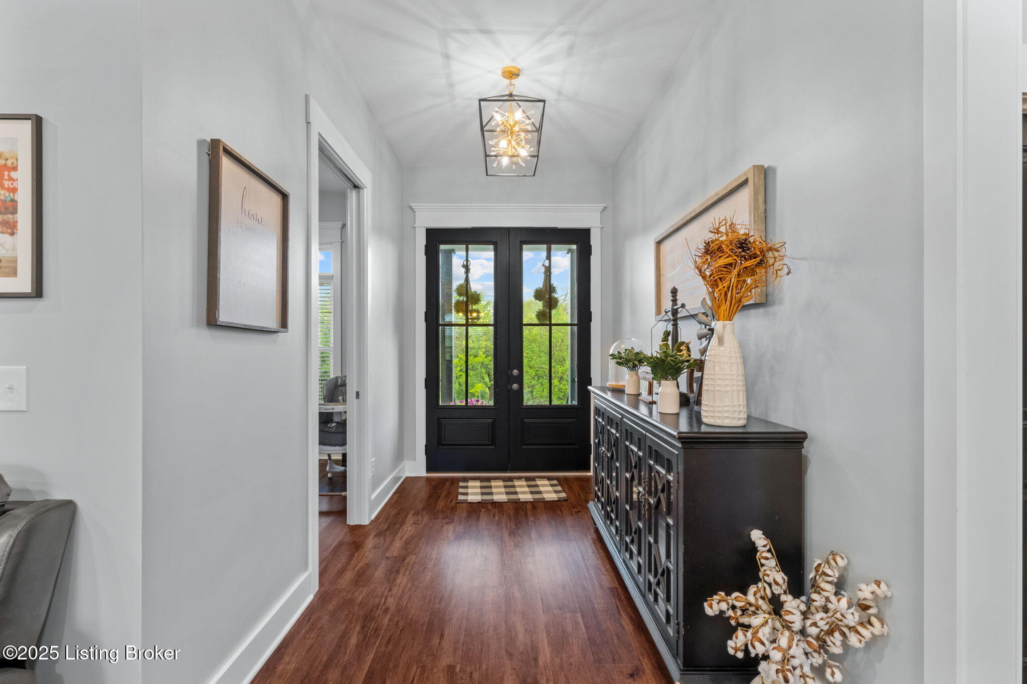 552 Crafton Dr