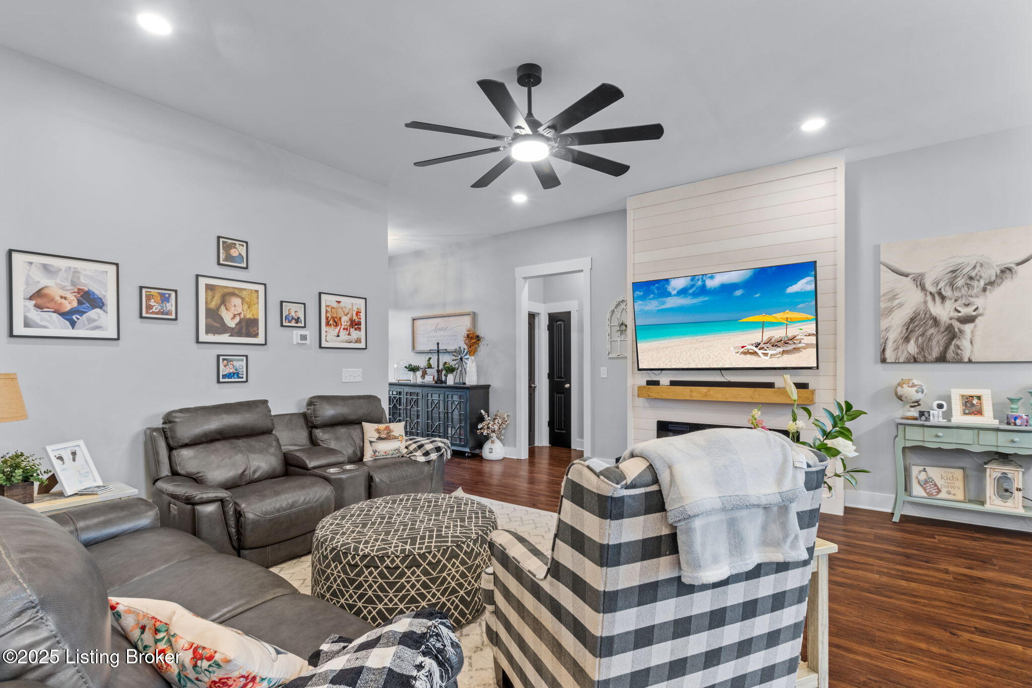 552 Crafton Dr