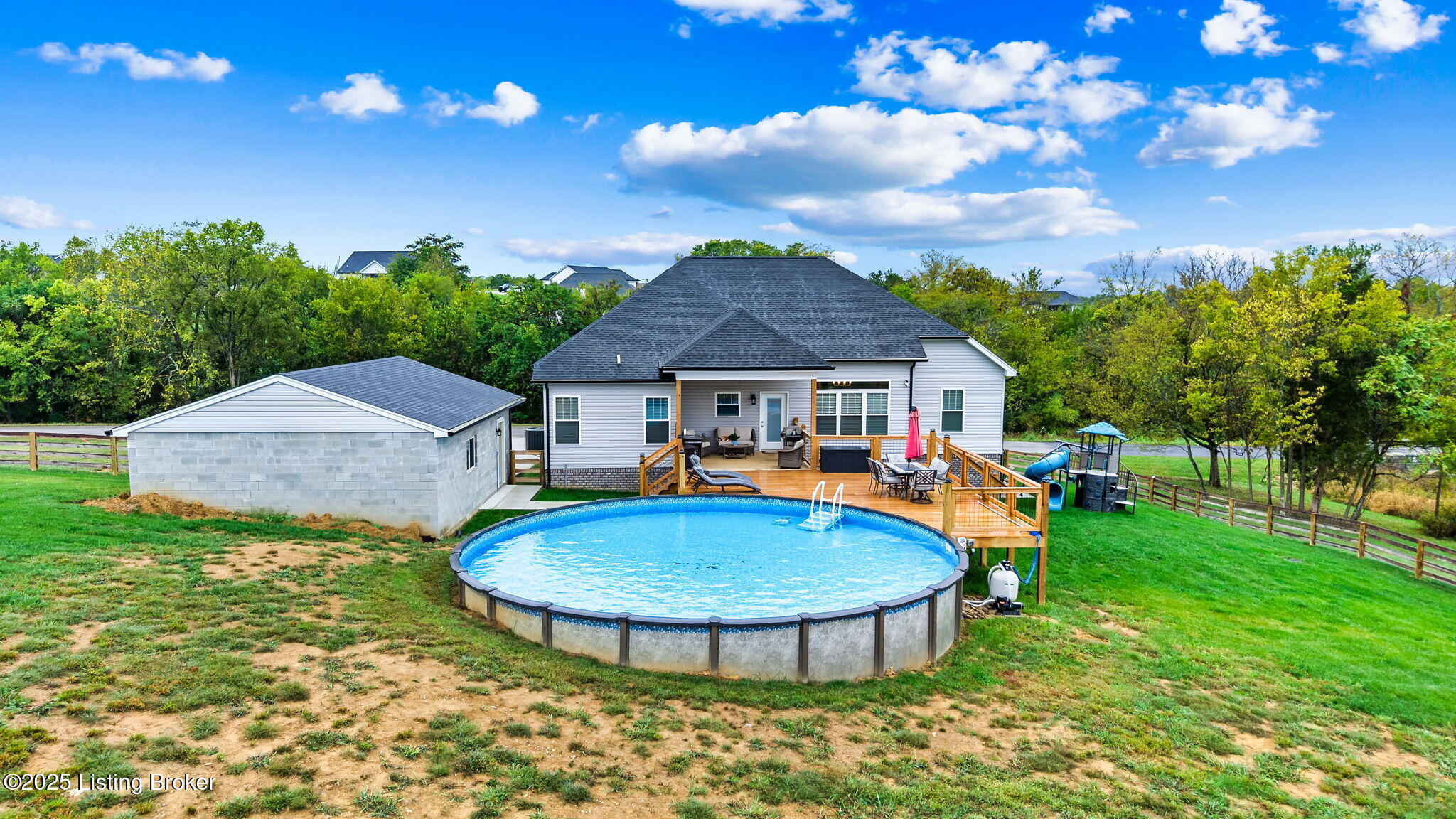 552 Crafton Dr