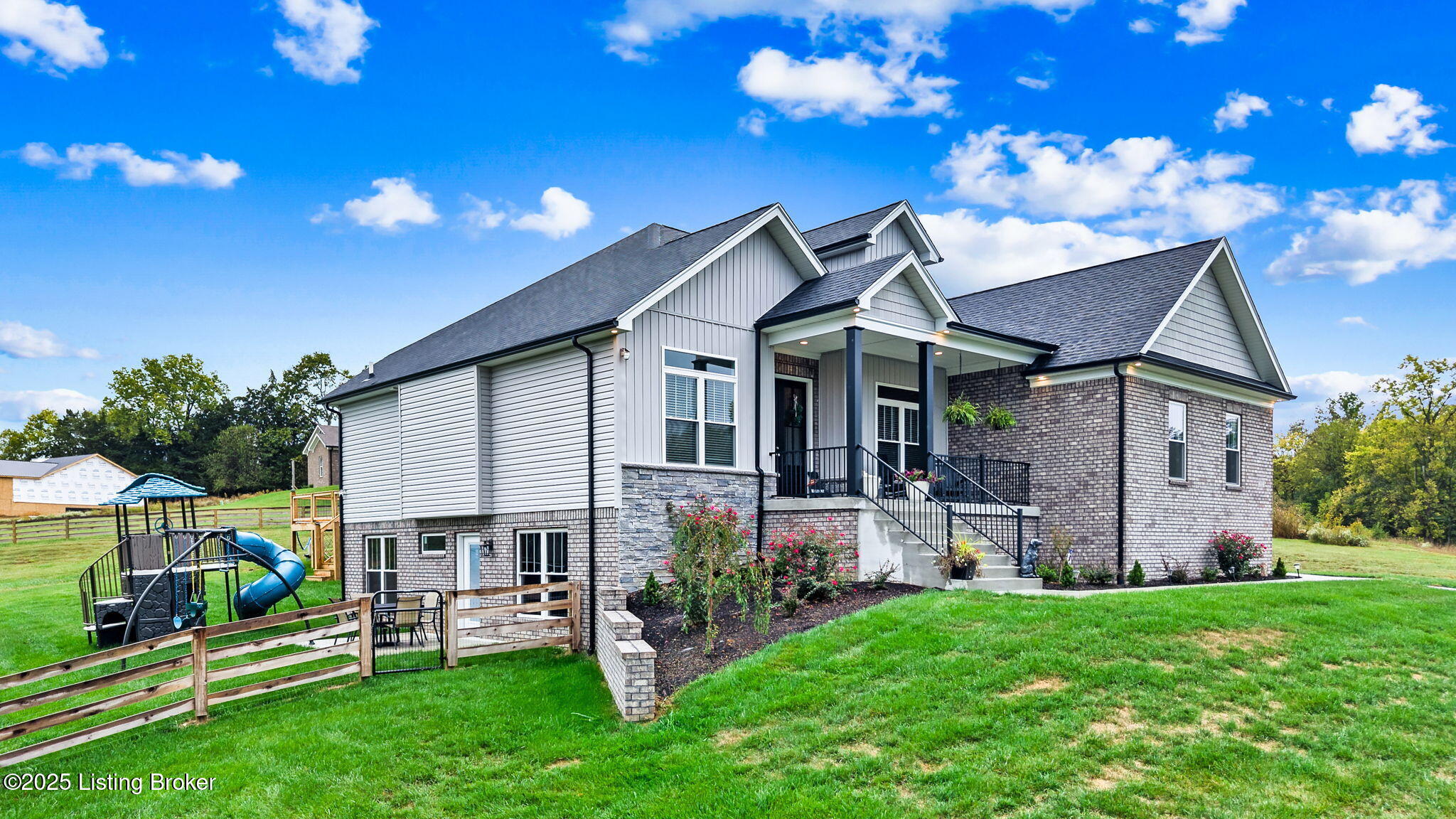 552 Crafton Dr