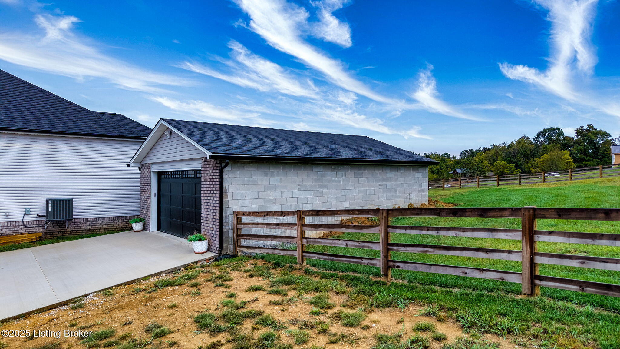 552 Crafton Dr