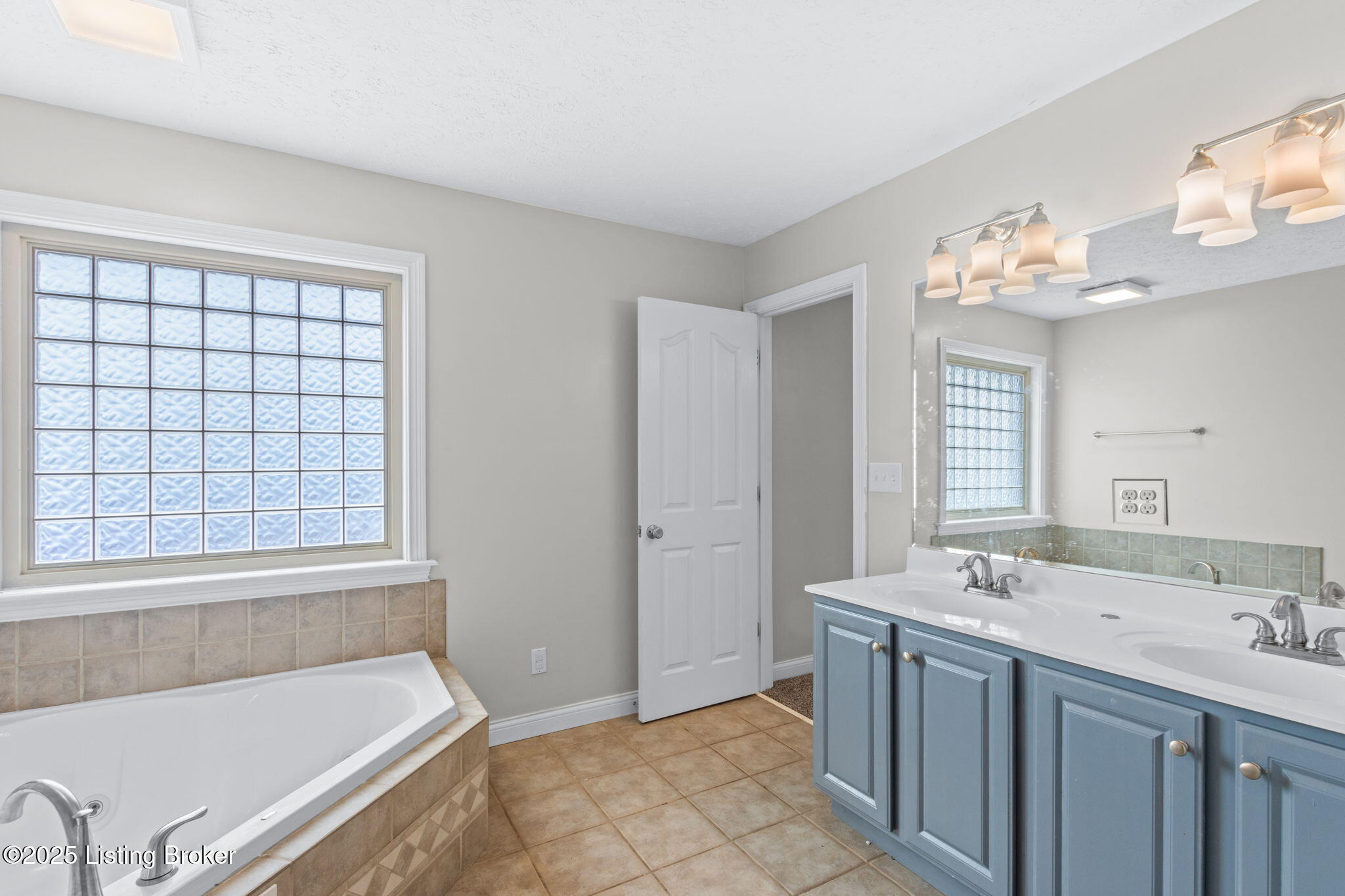 239 Village Circle Dr