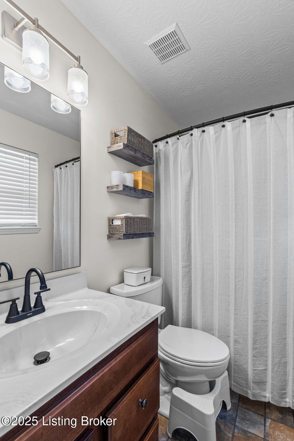 708 Tecumseh Dr