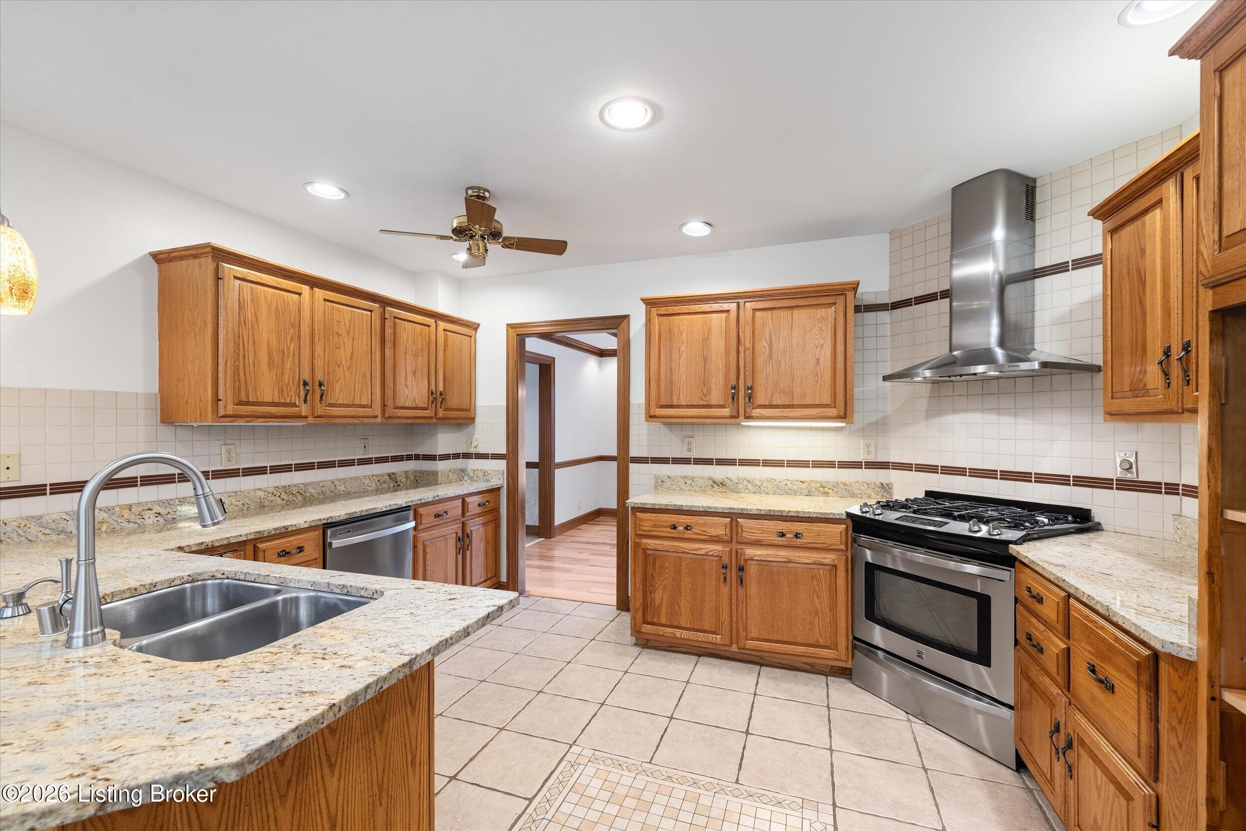 9214 Reigate Ct