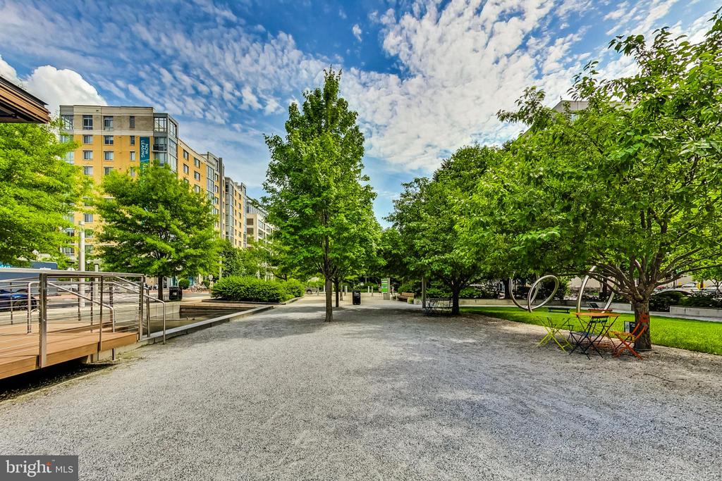 1000 NEW JERSEY AVENUE SE 824