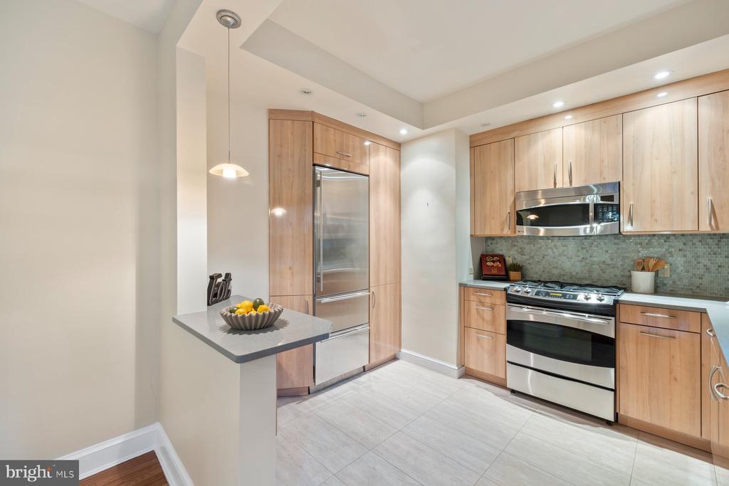 3041 SEDGWICK STREET NW 102D