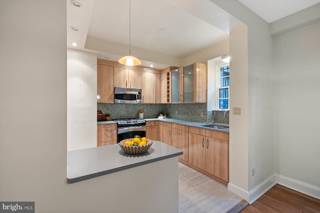 3041 SEDGWICK STREET NW 102D