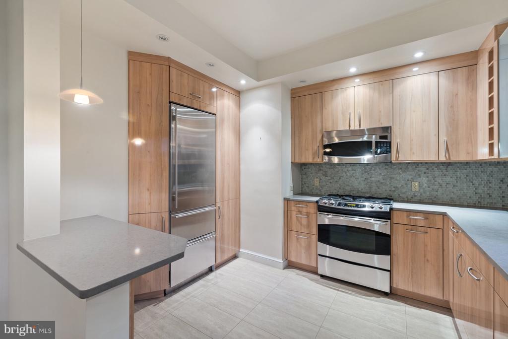 3041 SEDGWICK STREET NW 102D