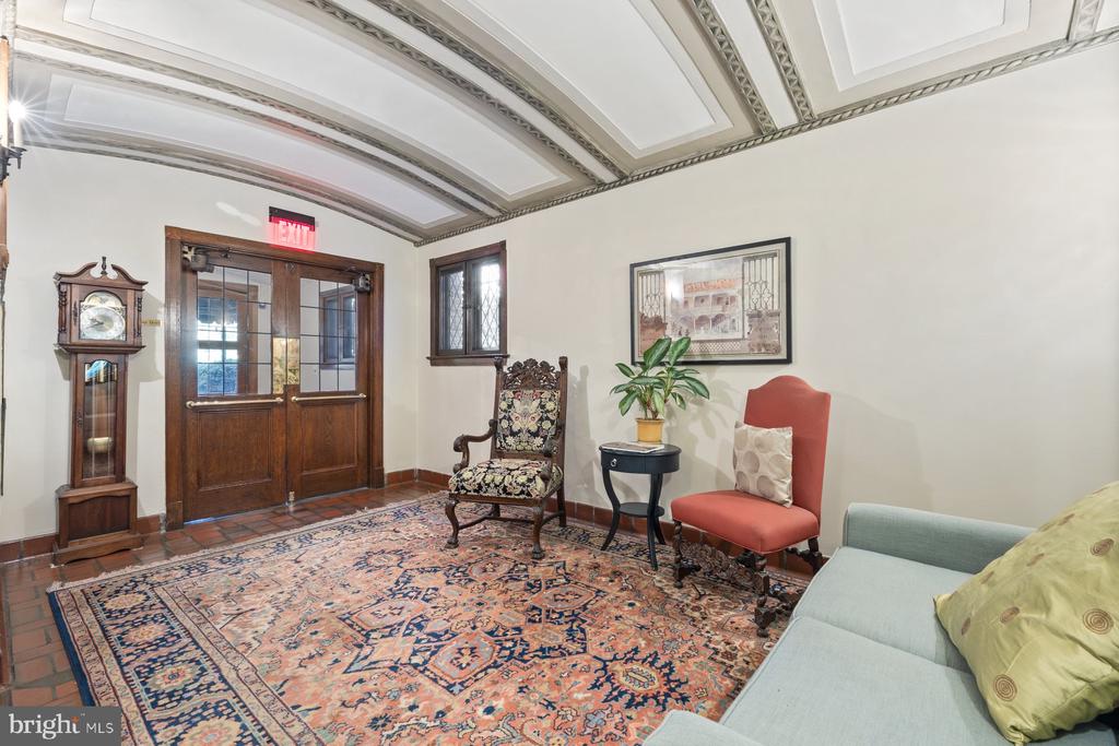 3041 SEDGWICK STREET NW 102D