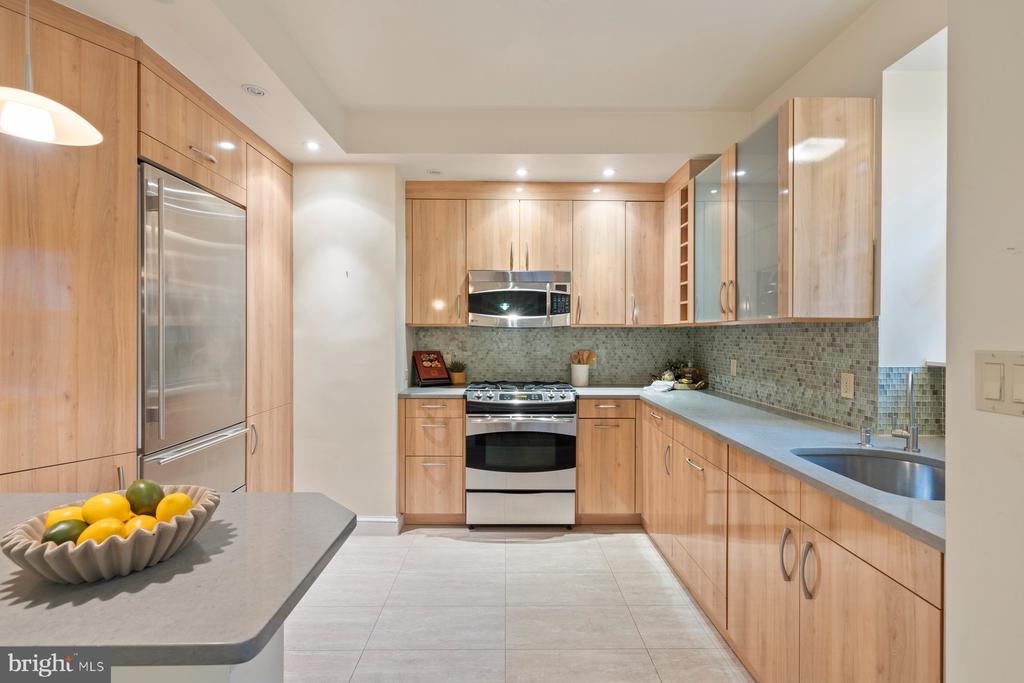 3041 SEDGWICK STREET NW 102D