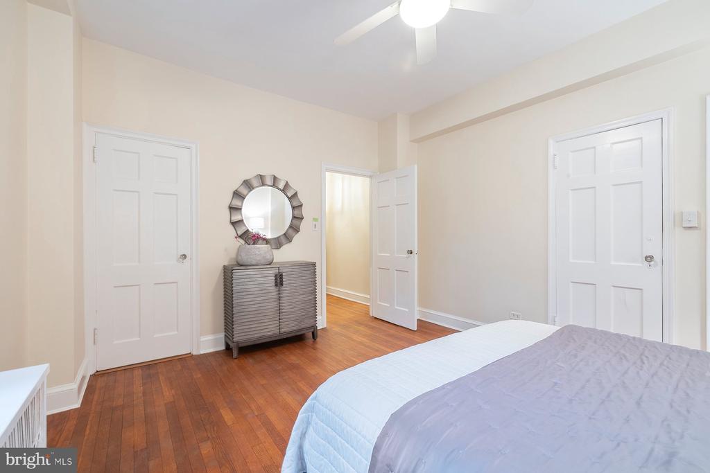 3041 SEDGWICK STREET NW 102D