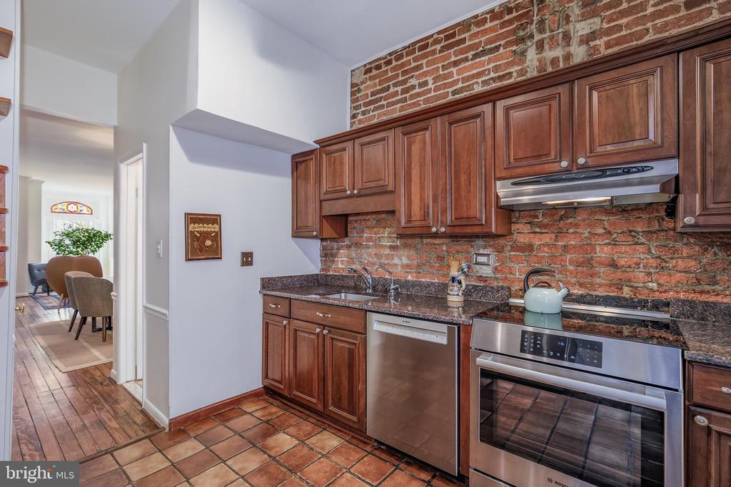 804 A STREET NE