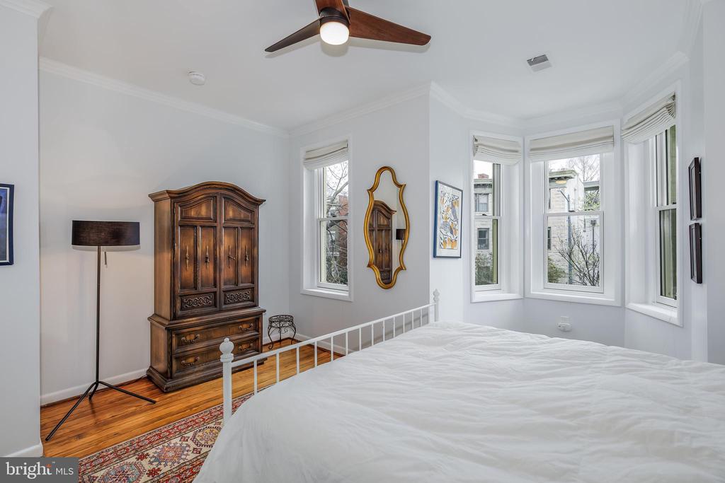 804 A STREET NE