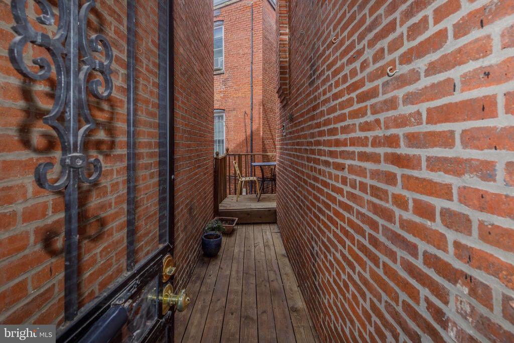 804 A STREET NE