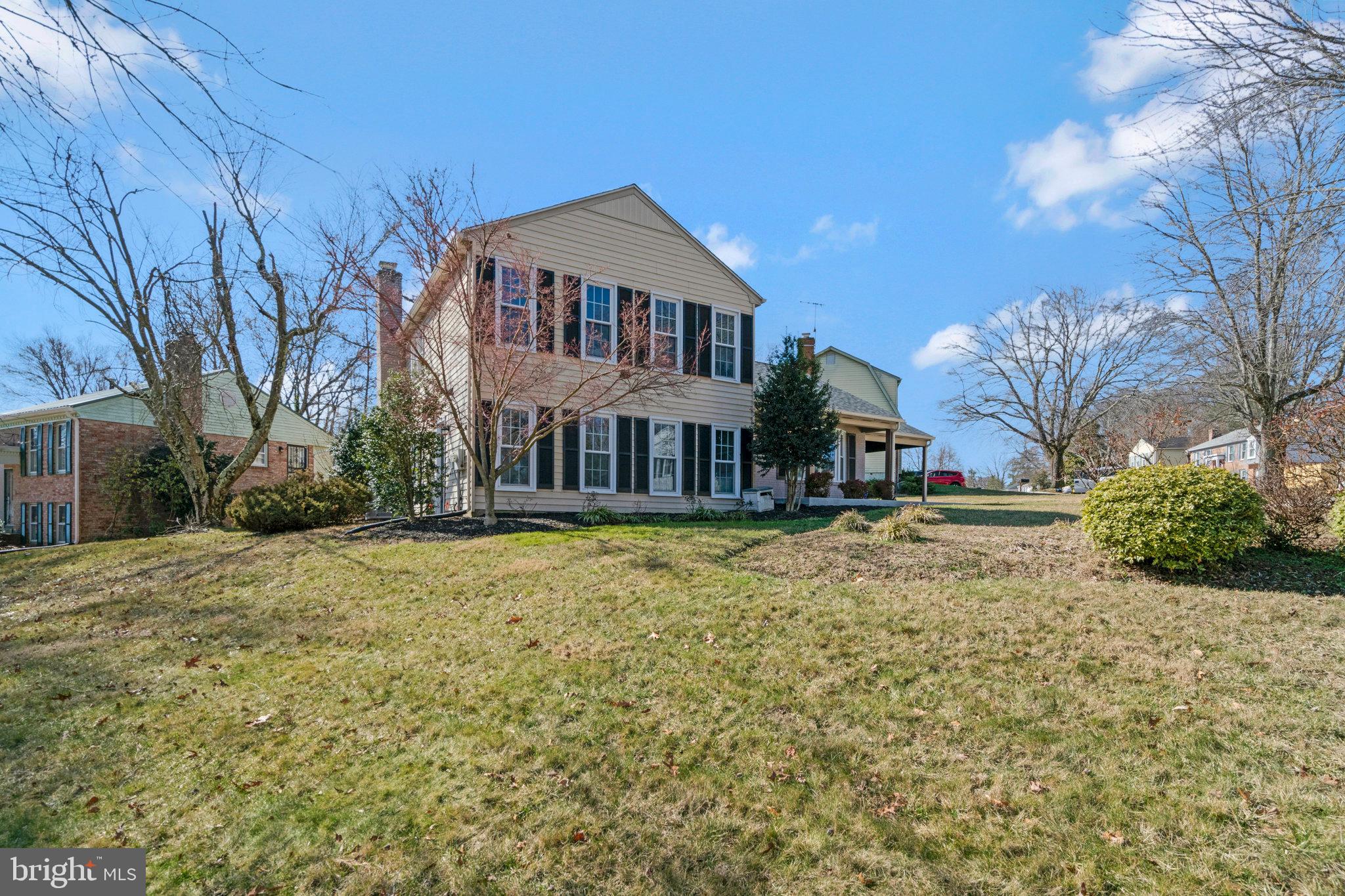 5215 LANSING DRIVE