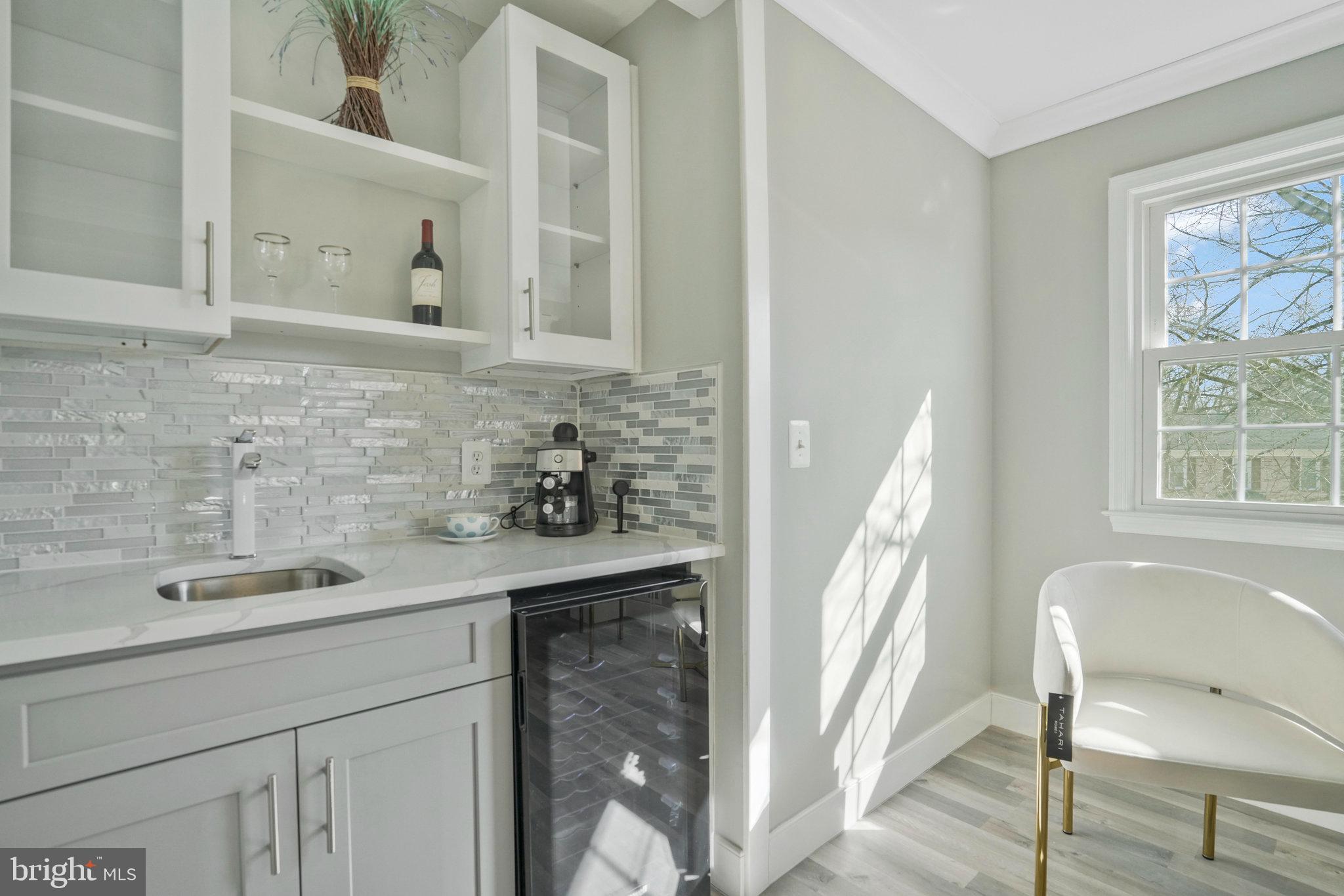 5215 LANSING DRIVE