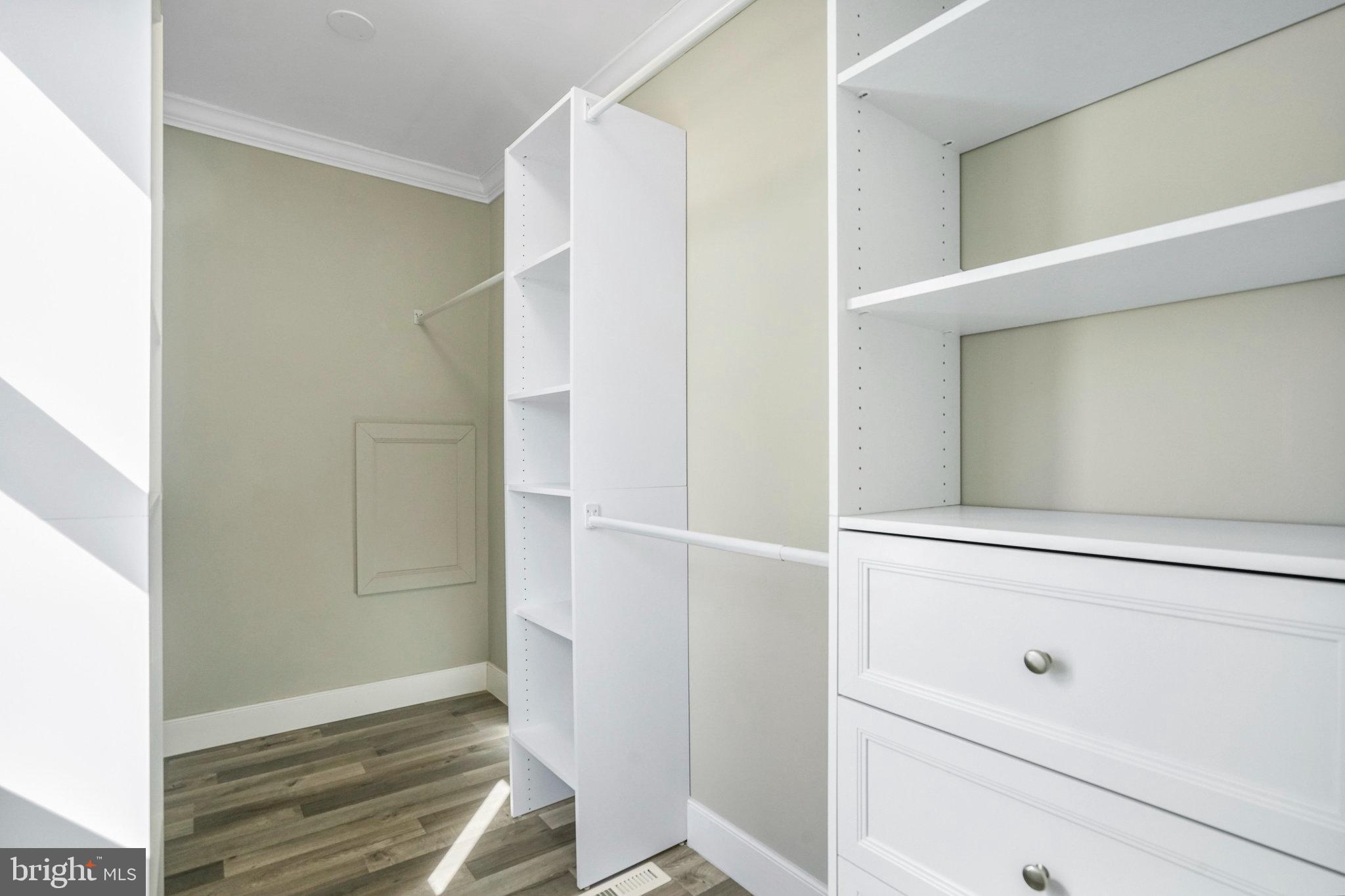 5215 LANSING DRIVE