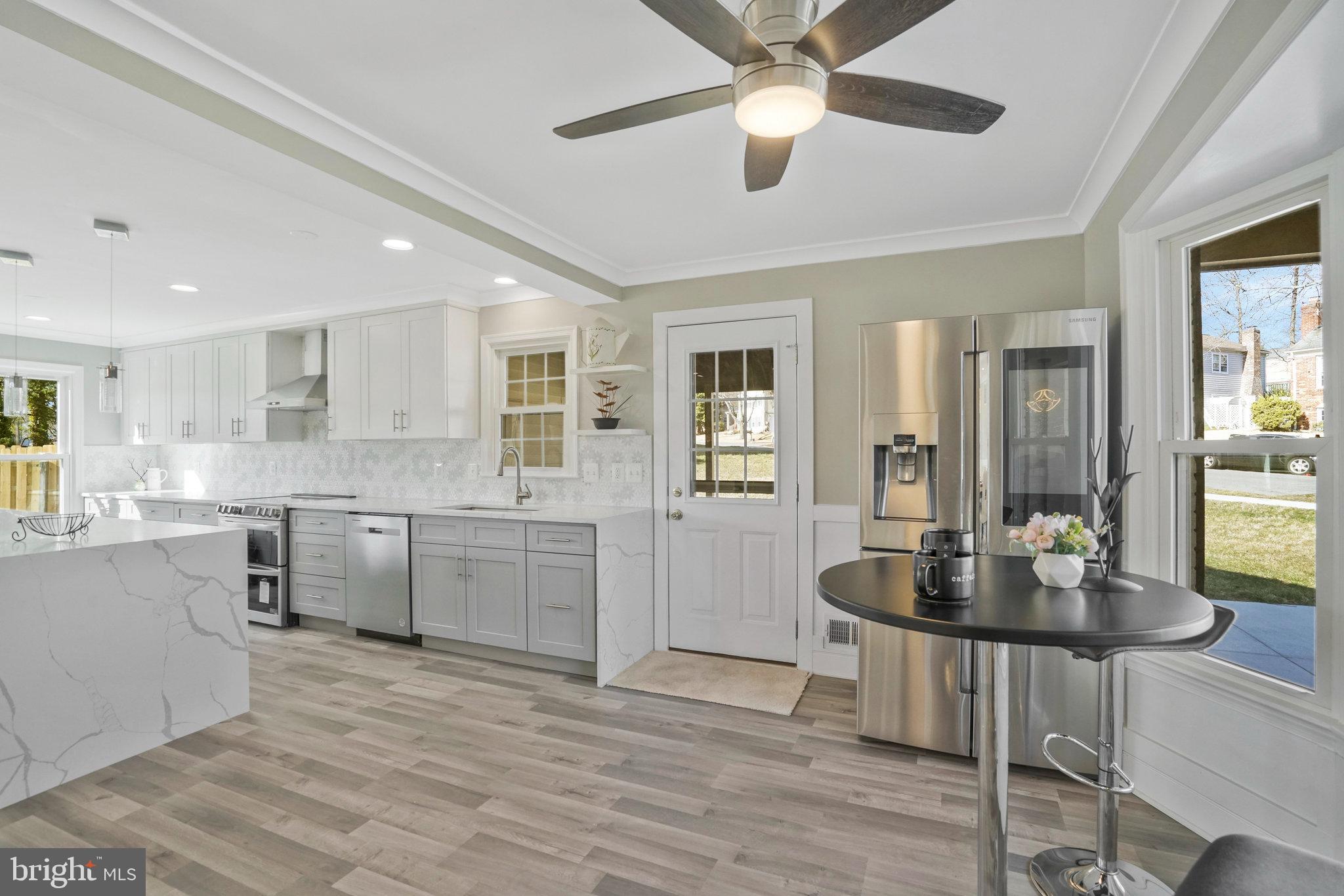 5215 LANSING DRIVE