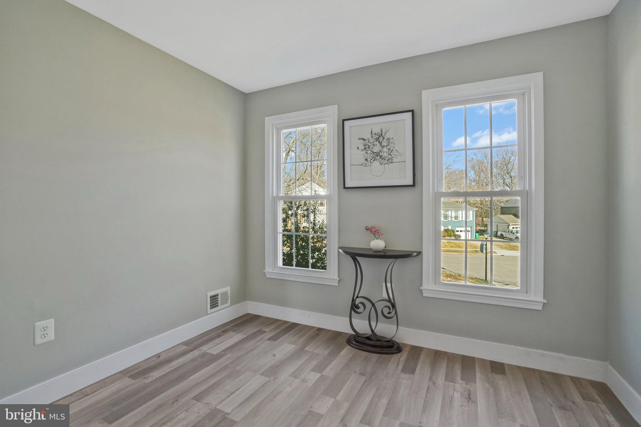 5215 LANSING DRIVE