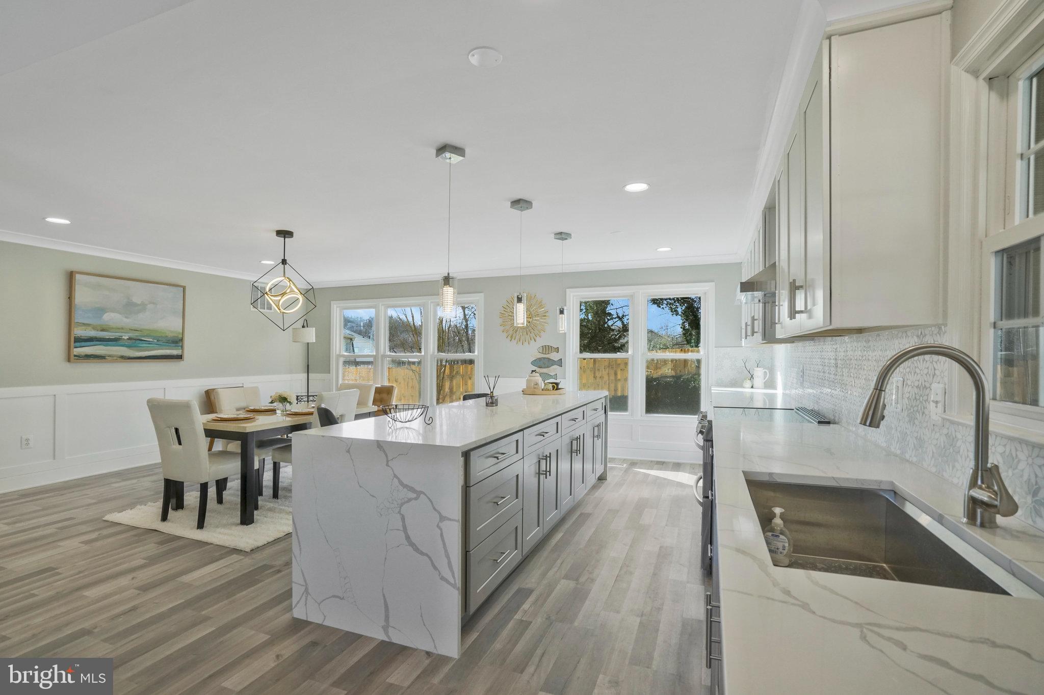 5215 LANSING DRIVE