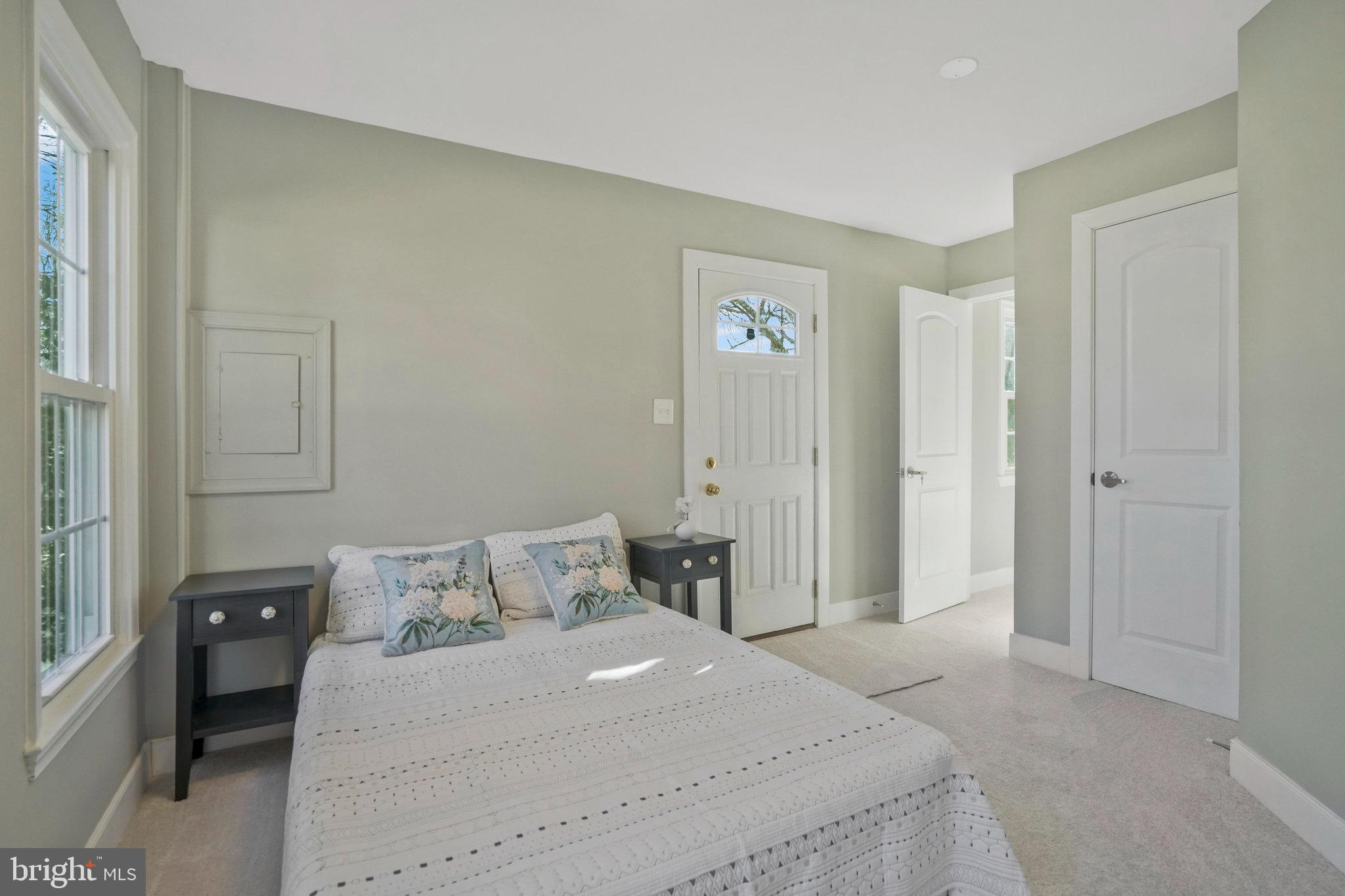 5215 LANSING DRIVE