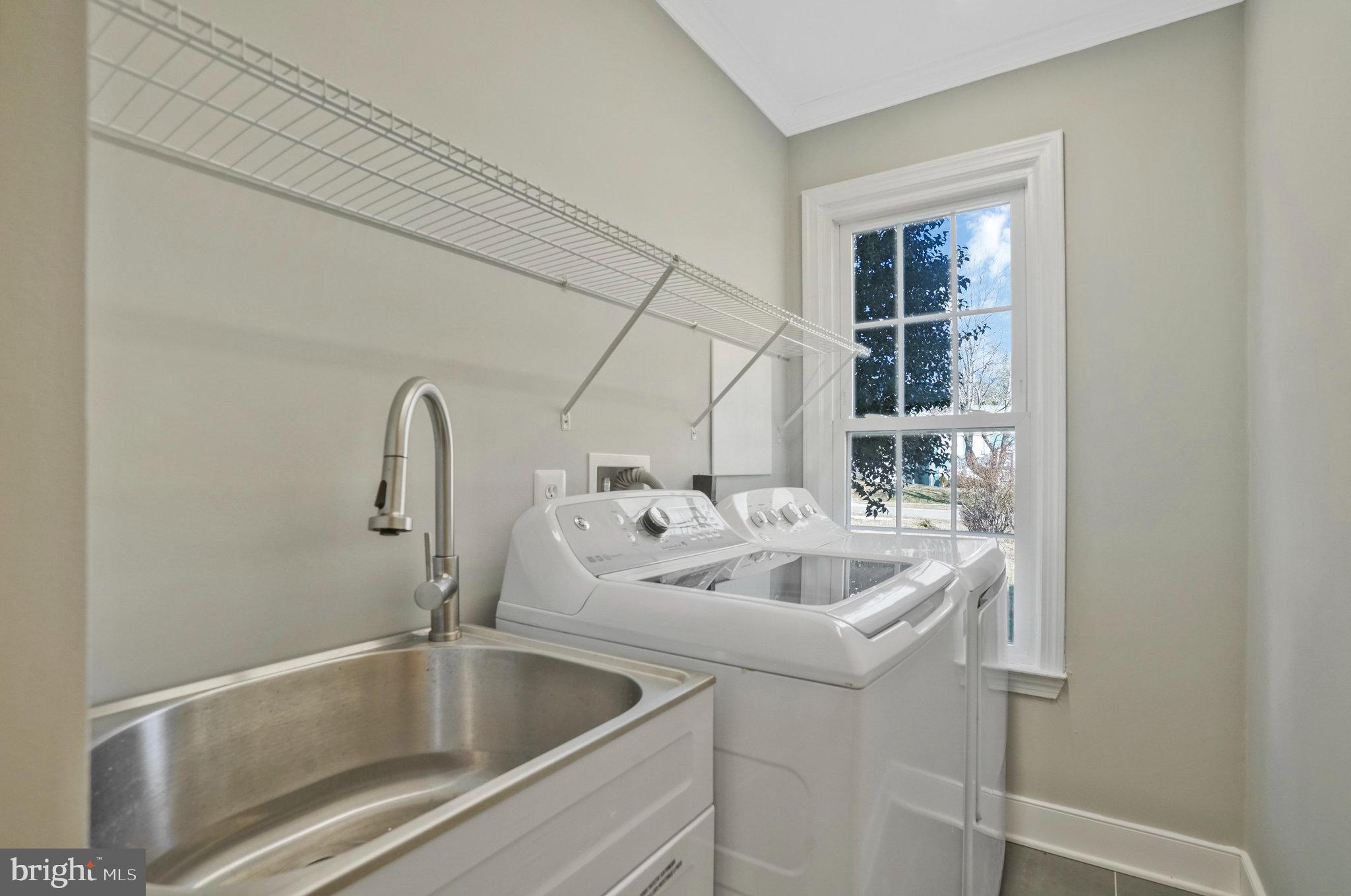 5215 LANSING DRIVE