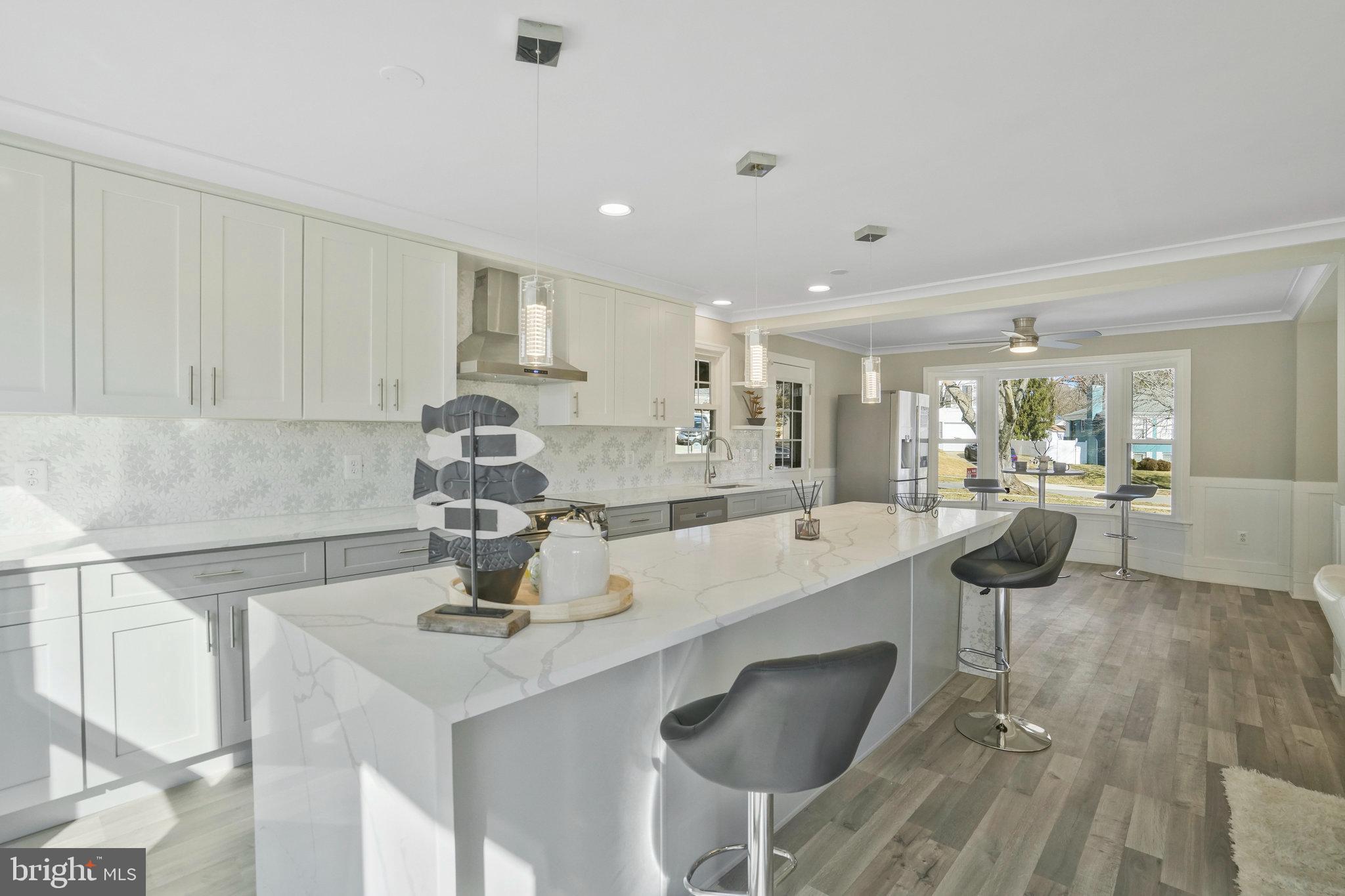 5215 LANSING DRIVE