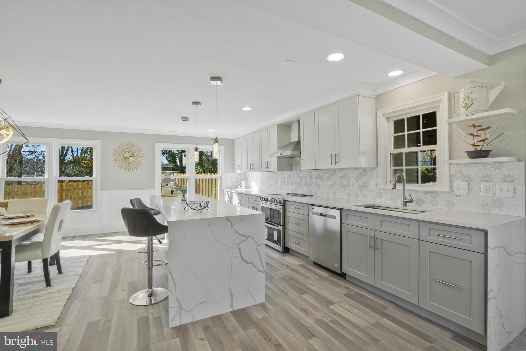 5215 LANSING DRIVE