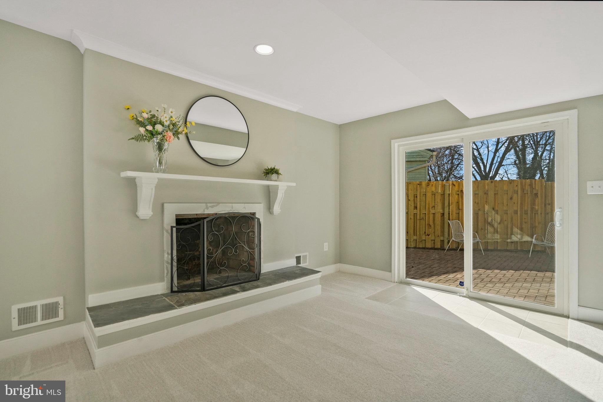 5215 LANSING DRIVE