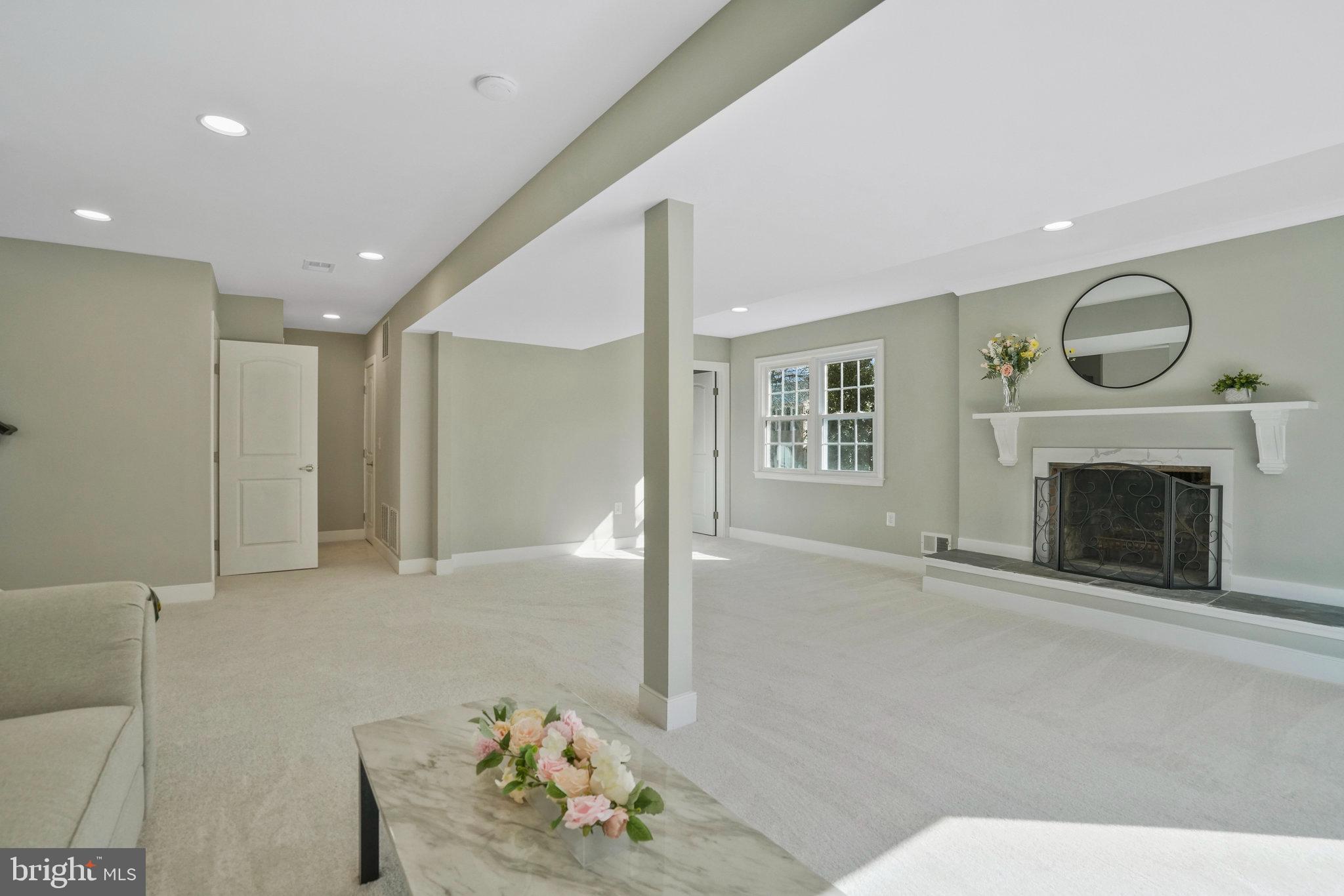 5215 LANSING DRIVE