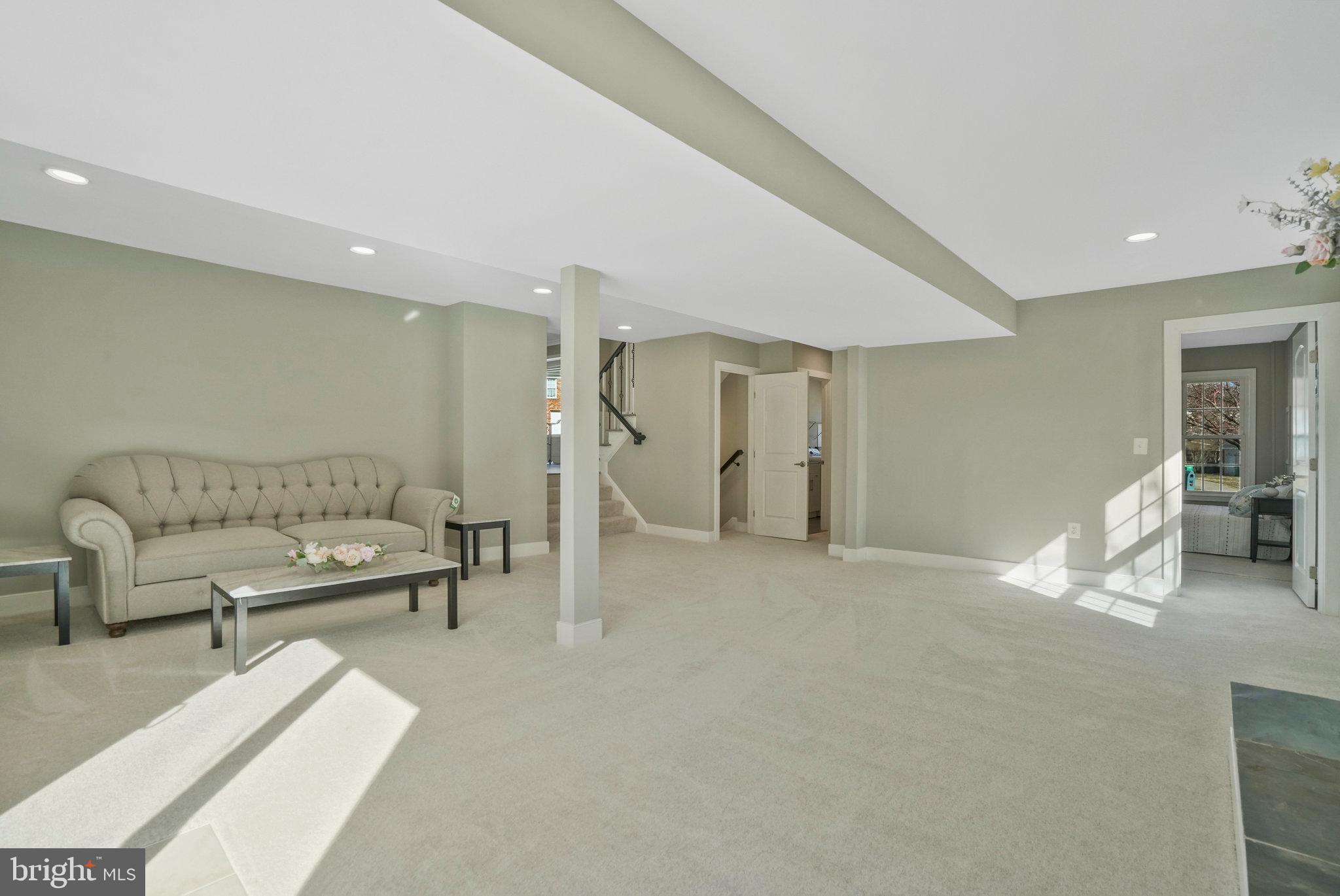 5215 LANSING DRIVE