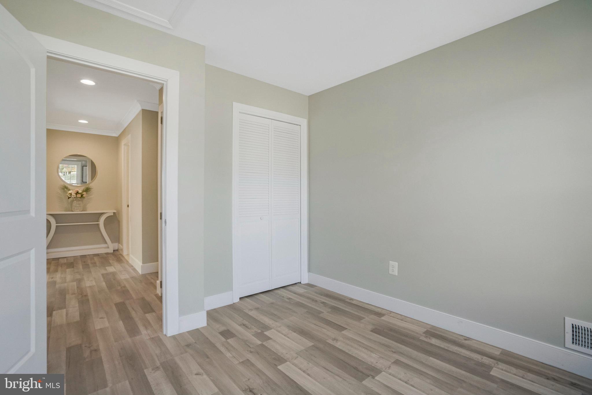 5215 LANSING DRIVE