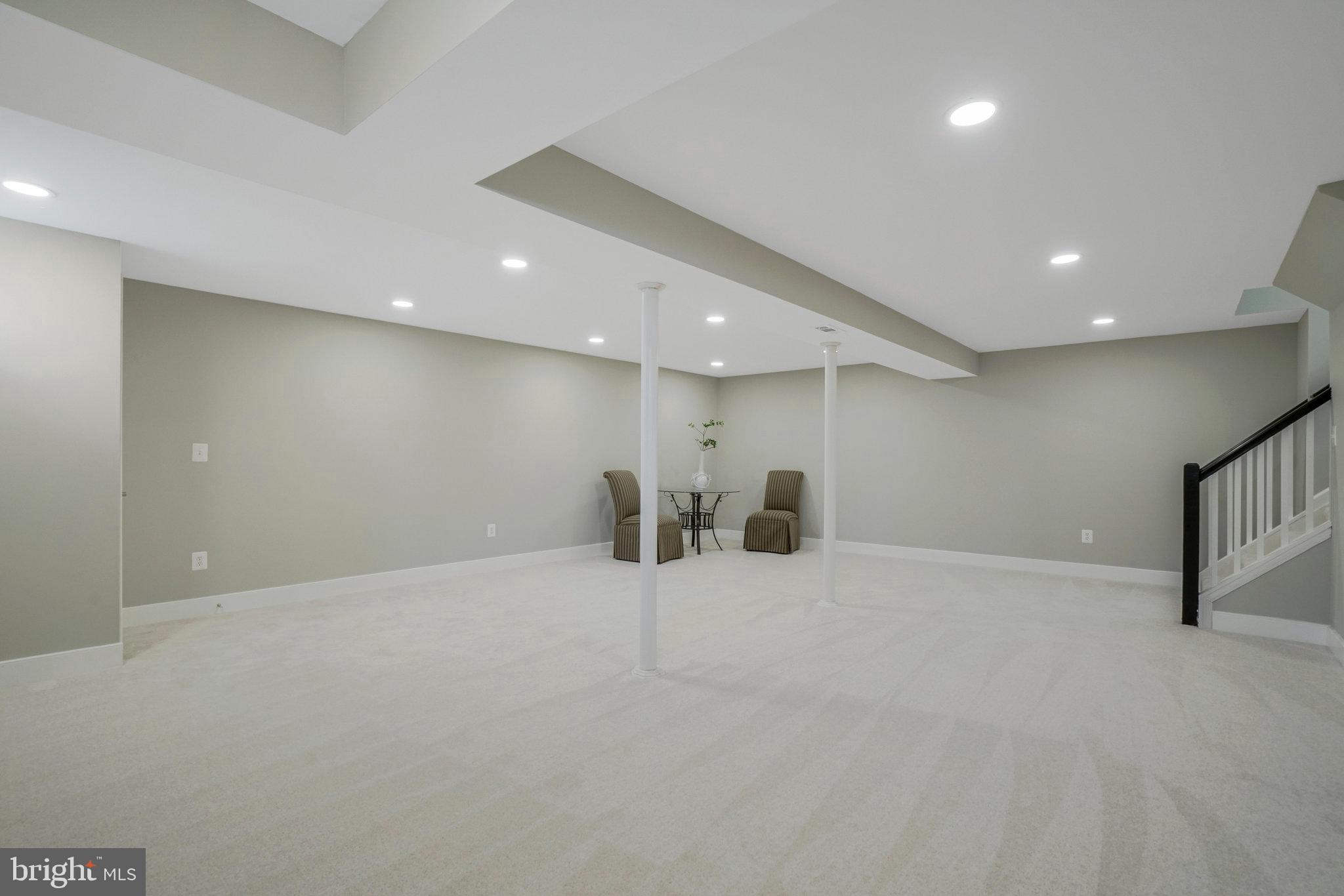 5215 LANSING DRIVE