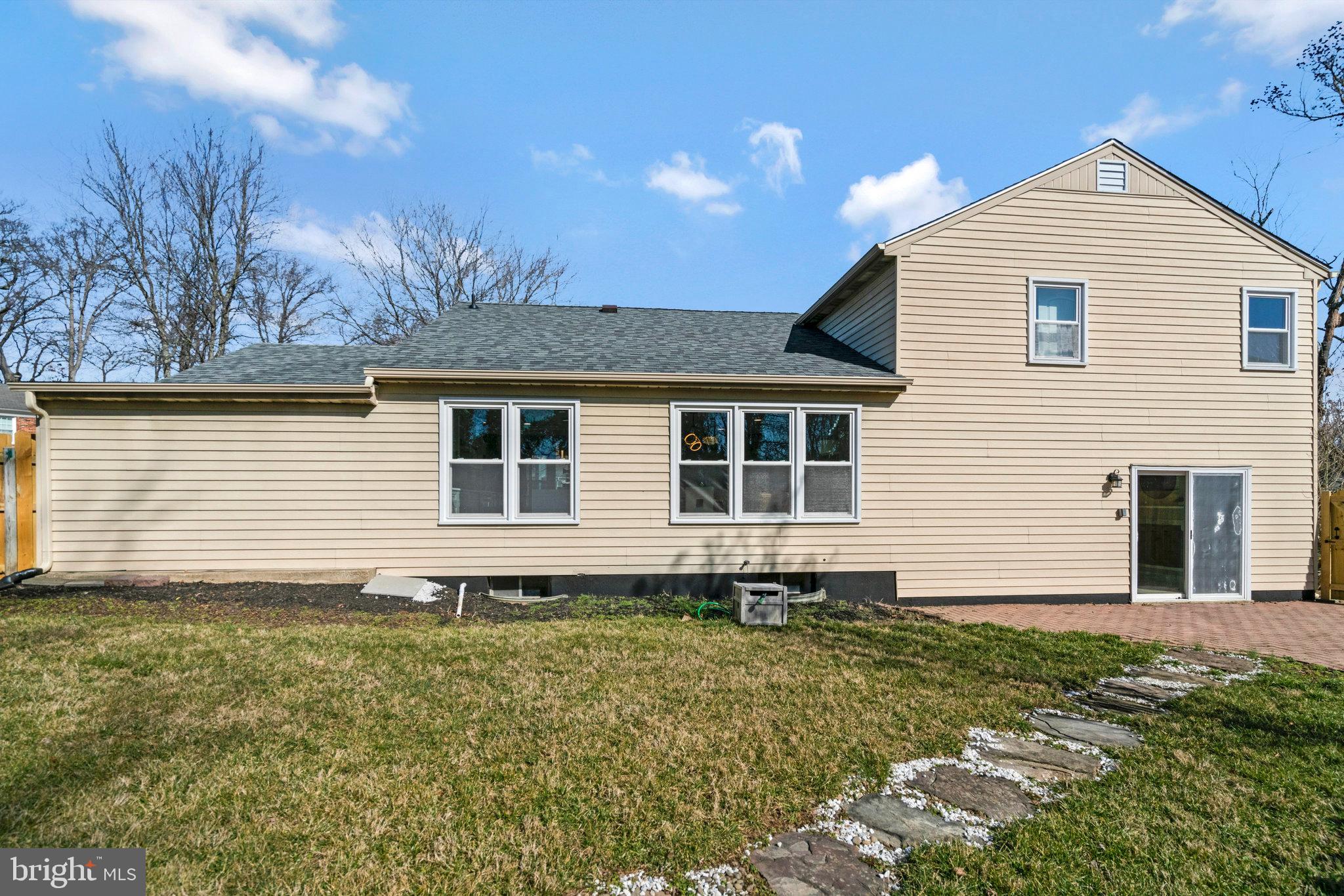 5215 LANSING DRIVE