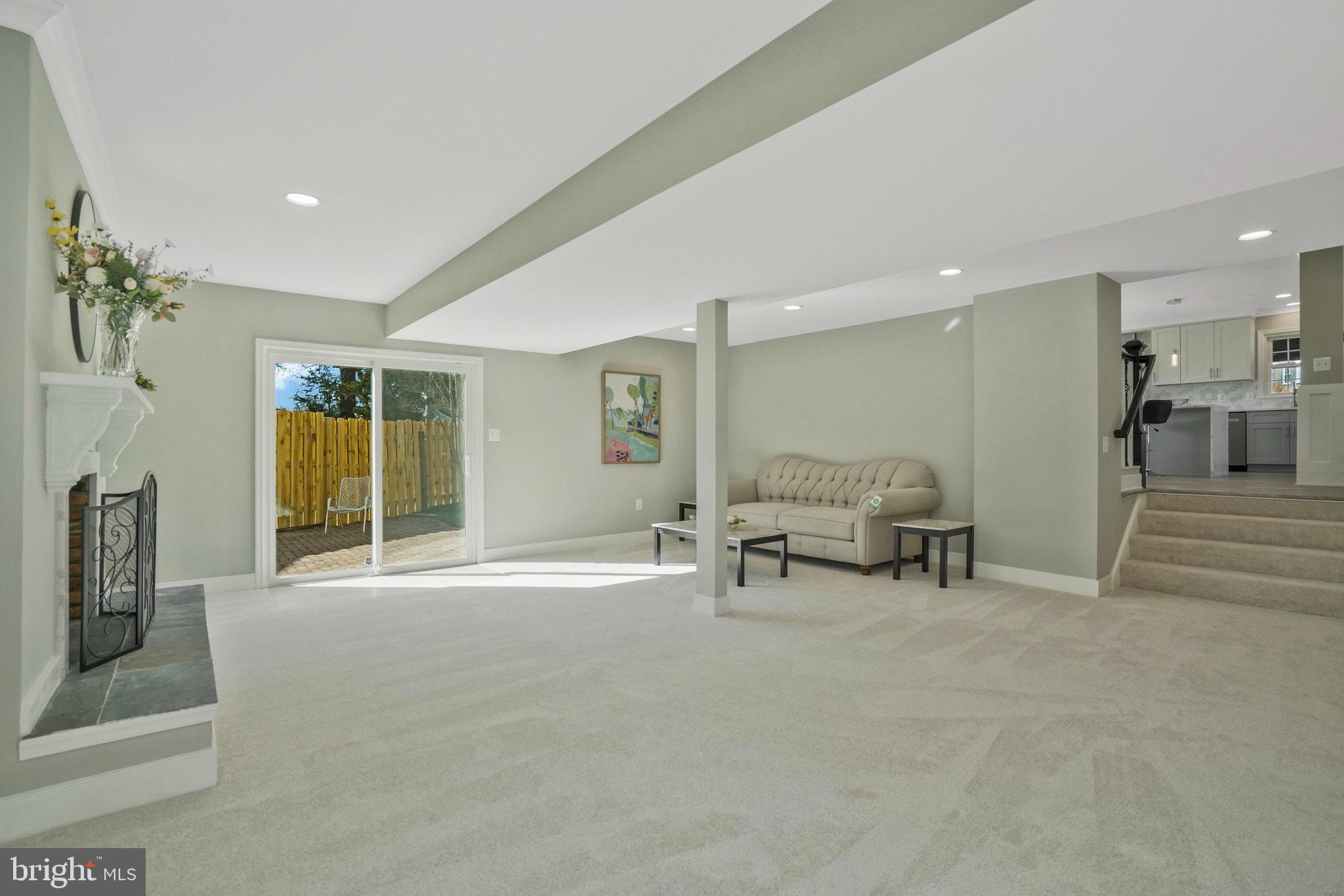 5215 LANSING DRIVE