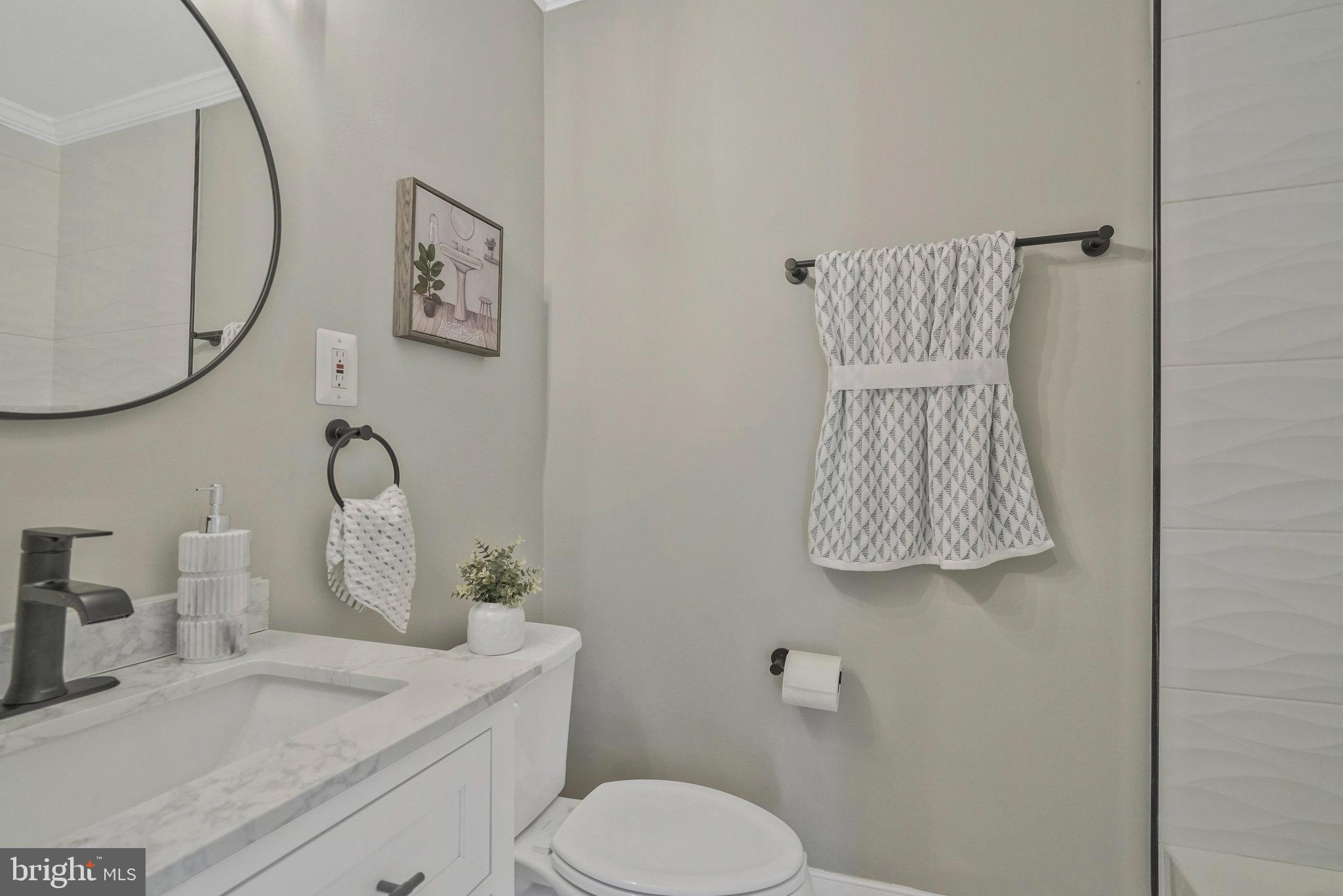 5215 LANSING DRIVE