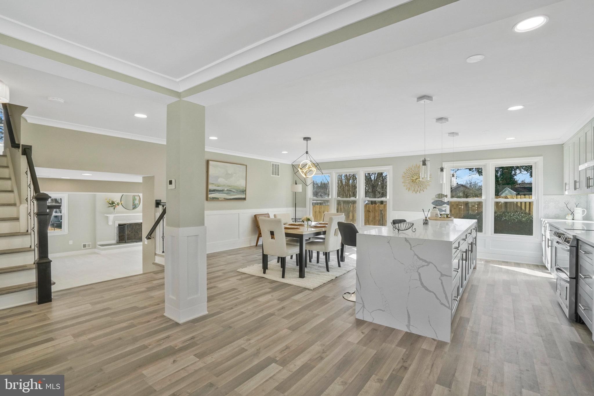 5215 LANSING DRIVE