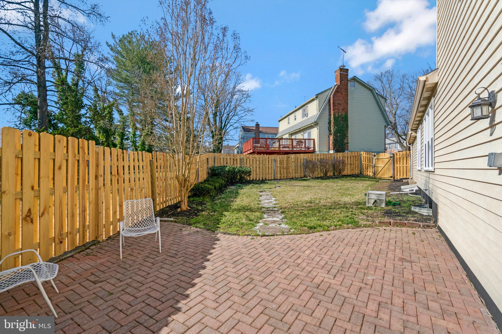 5215 LANSING DRIVE