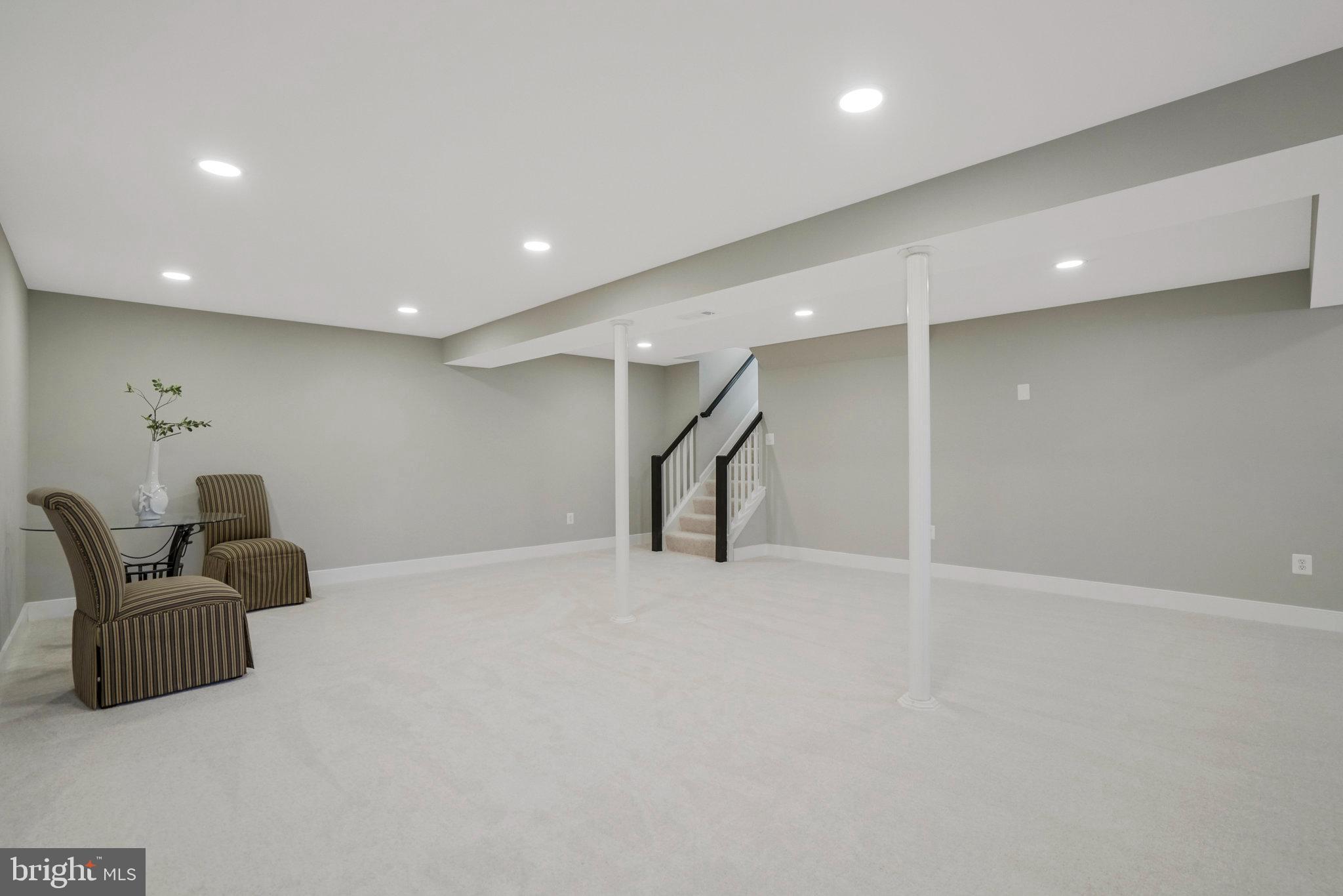 5215 LANSING DRIVE