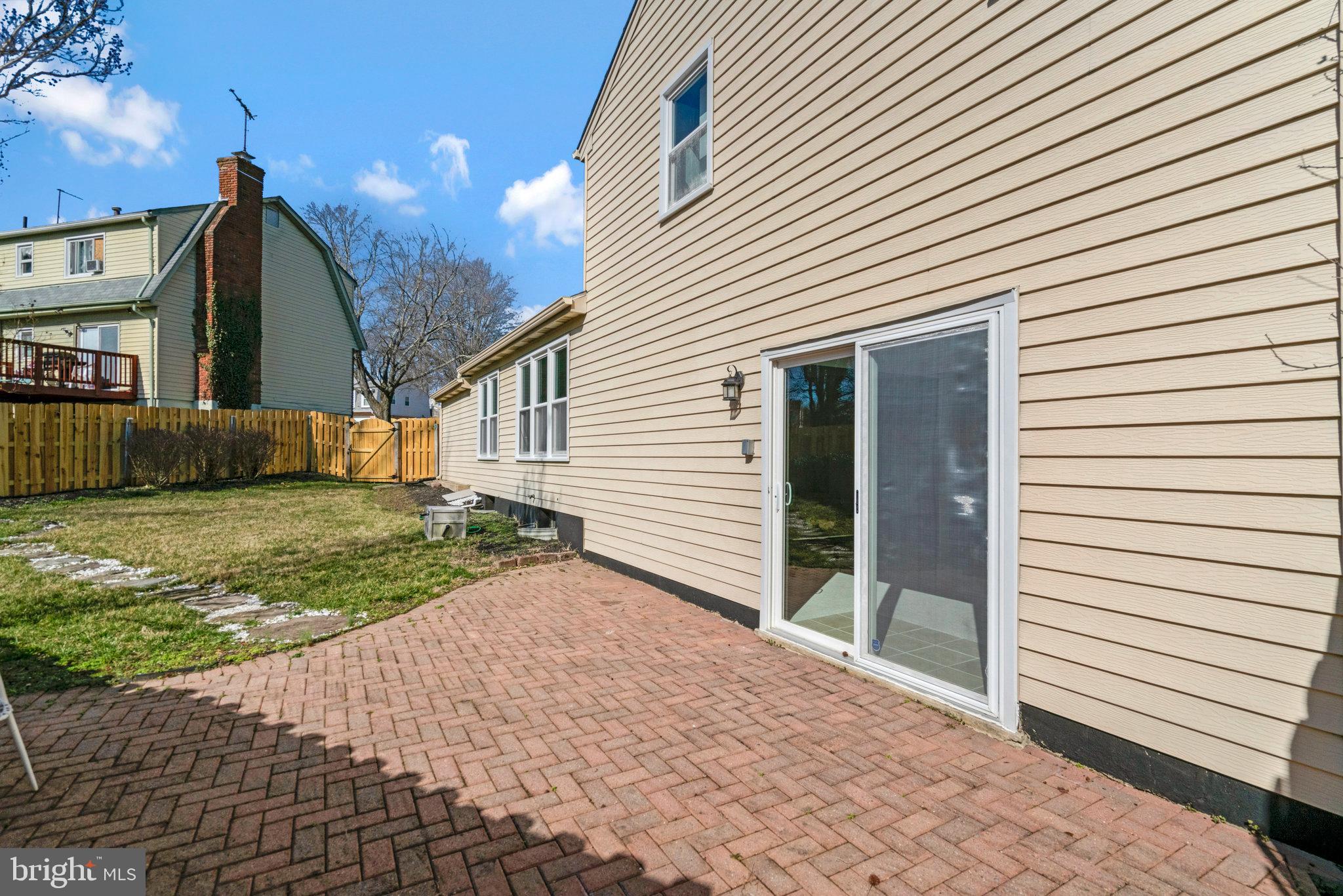 5215 LANSING DRIVE