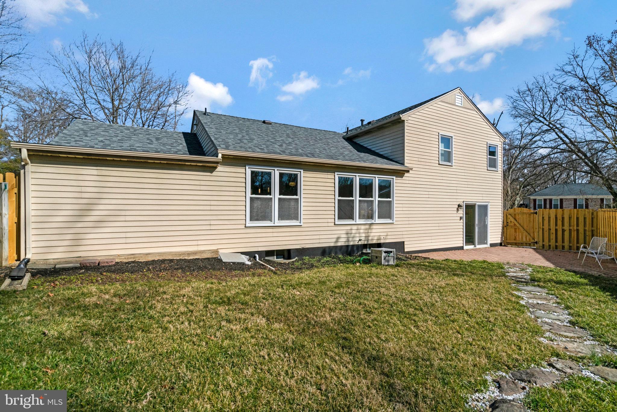 5215 LANSING DRIVE