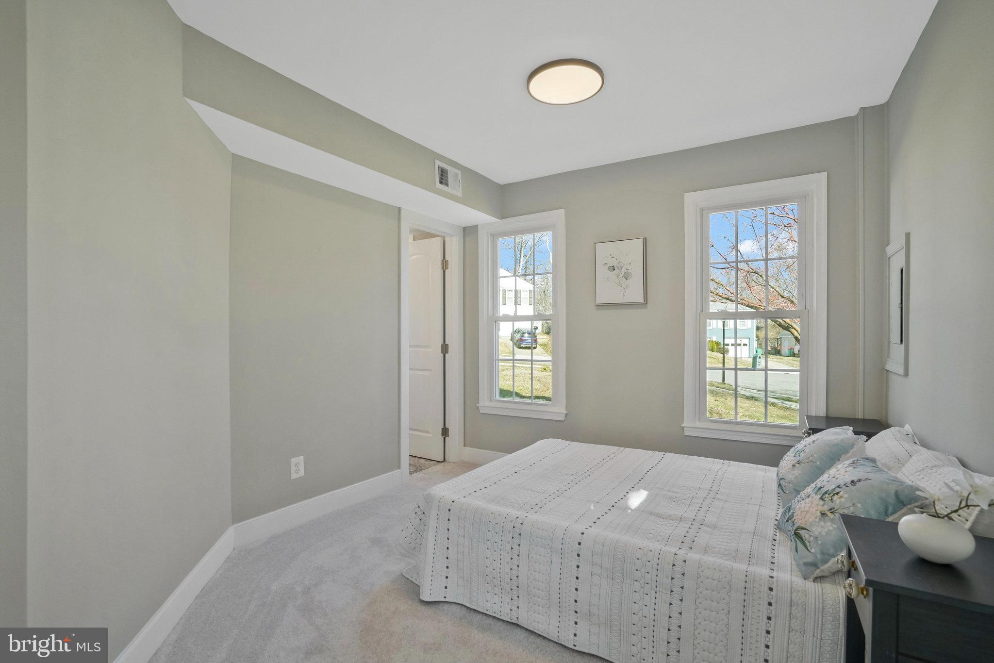 5215 LANSING DRIVE