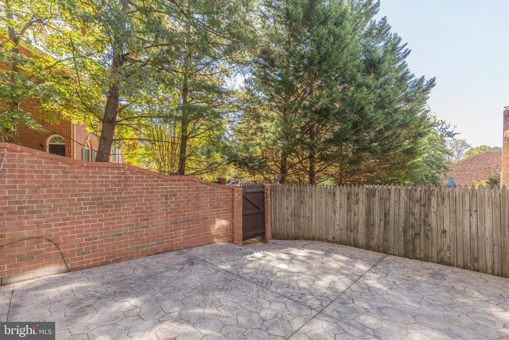 3005 SEVEN OAKS PLACE