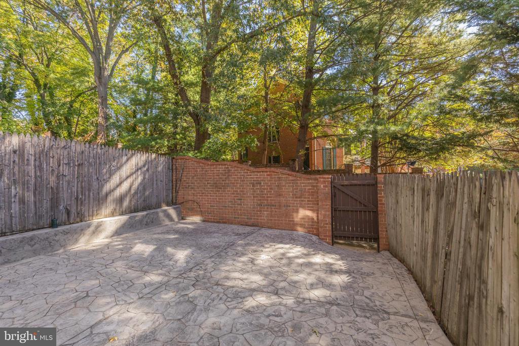 3005 SEVEN OAKS PLACE