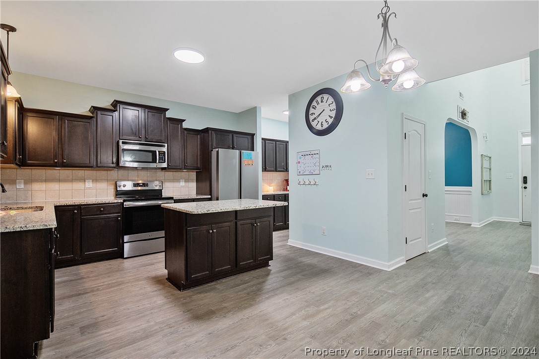 2809 Deepwater Court