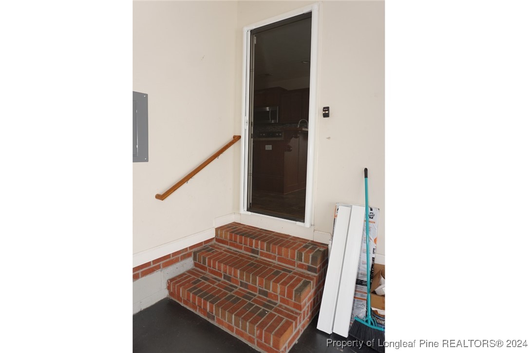 2221 Cliff Swallow Drive